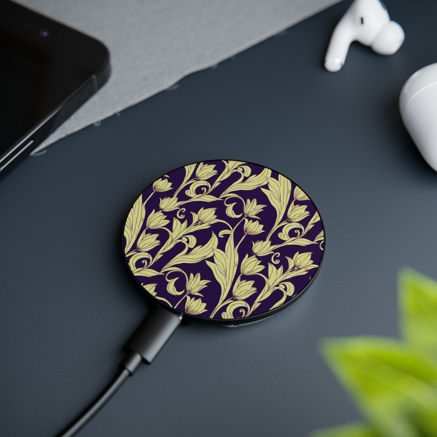 Magnetic Induction Charger - Baroque Blossom Damask
