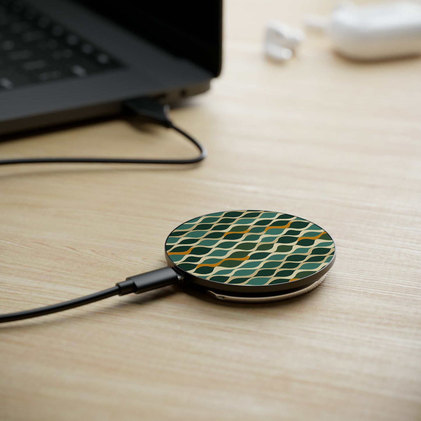 Magnetic Induction Charger - Deco Aqua Ringlets